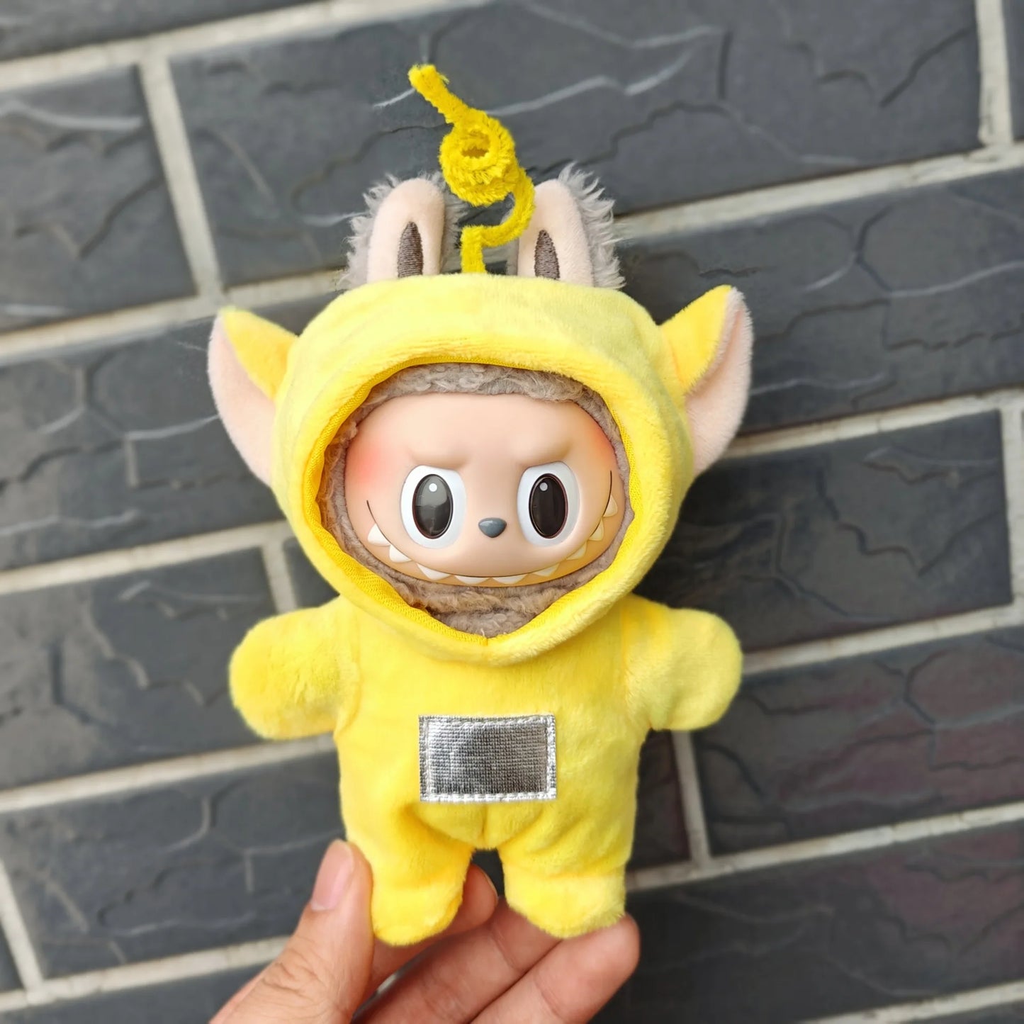 Peluche Labubu II – 17 cm avec Tenue Fashion
