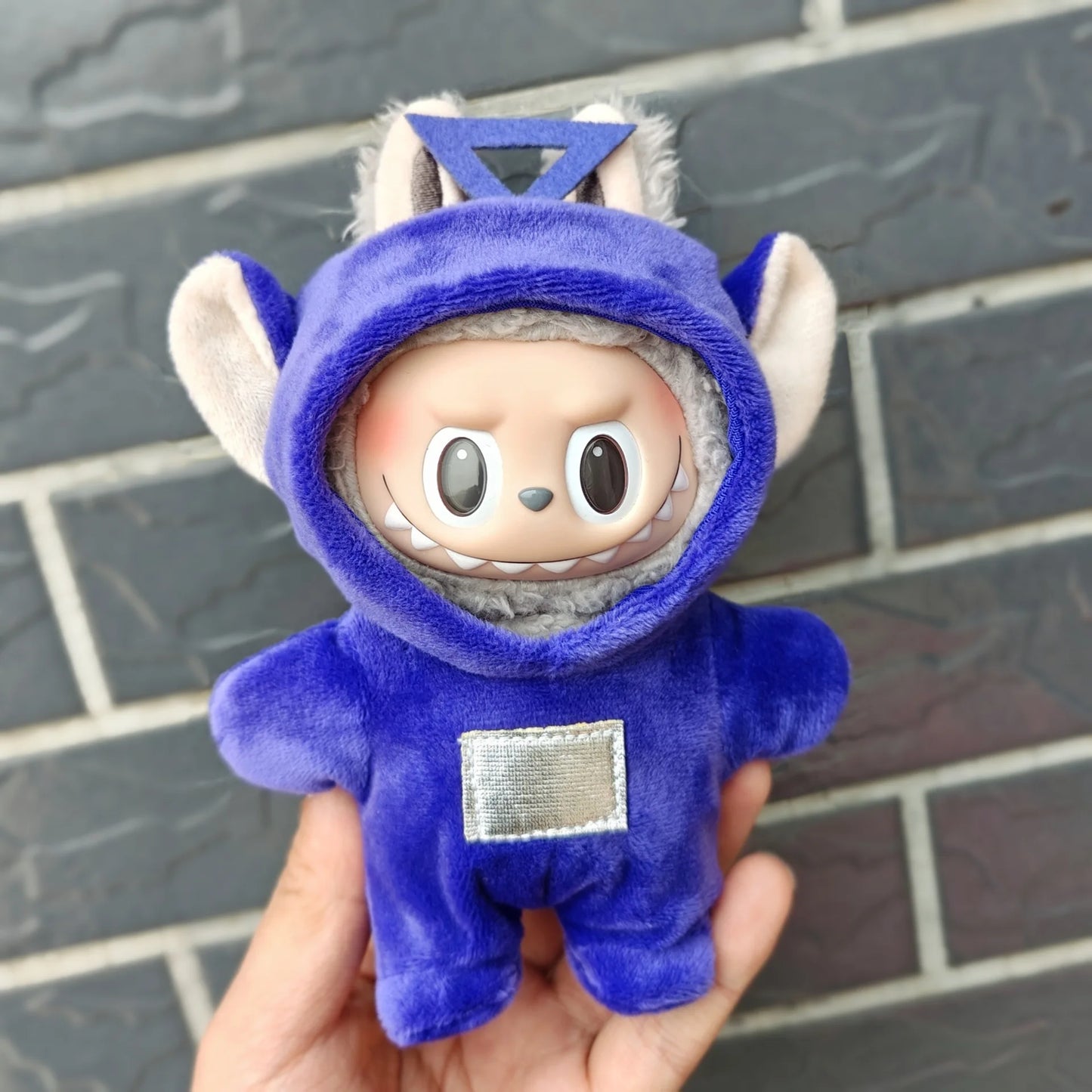 Peluche Labubu II – 17 cm avec Tenue Fashion